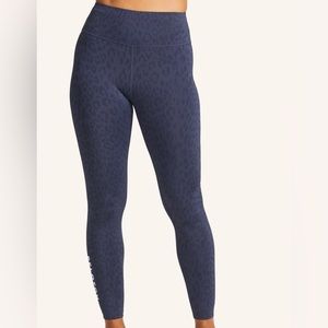 Peloton Women's Move Mission High Rise Cheetah Legging Size Medium. Wore 1 time!